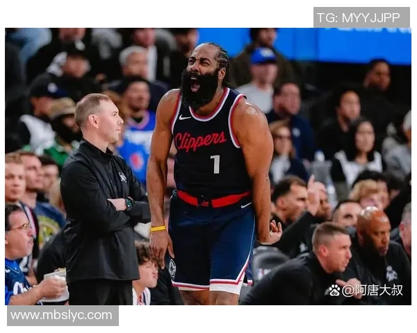 NBA快船与爵士激战正酣比分胶着精彩瞬间回顾与分析 NBA快船与爵士激战正酣比分胶着精彩瞬间回顾与分析