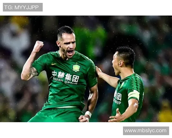 中赫国安迎战墨尔本球队全力争胜展现实力与风采 中赫国安迎战墨尔本球队全力争胜展现实力与风采