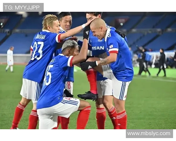 横滨水手船与神户胜利的激烈对决展现足球魅力与团队精神 横滨水手船与神户胜利的激烈对决展现足球魅力与团队精神