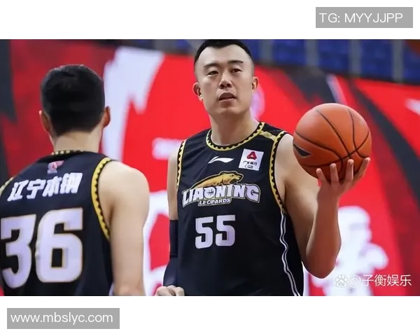 韩德君：从篮球新星到CBA传奇的成长之路与辉煌成就分析